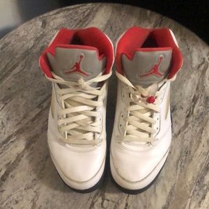 These are the Fire Red Jordans 5 , they’ve been worn for athletics purposes only